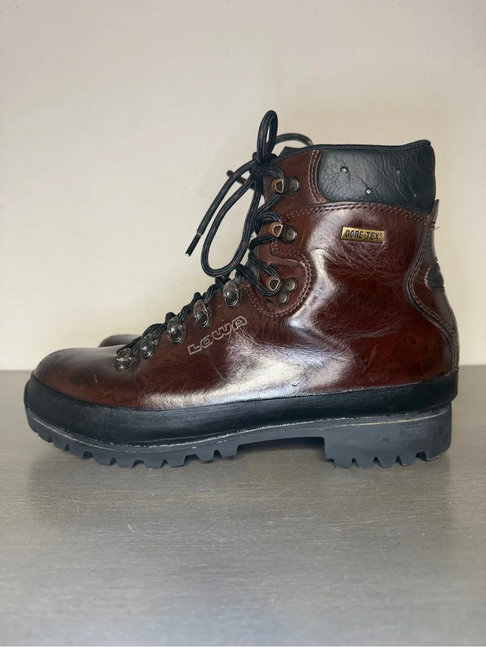 Lowa Hiking Boots Mens Sz 10 Leather Waterproof Outdoor Brown Vibram Gore-Tex